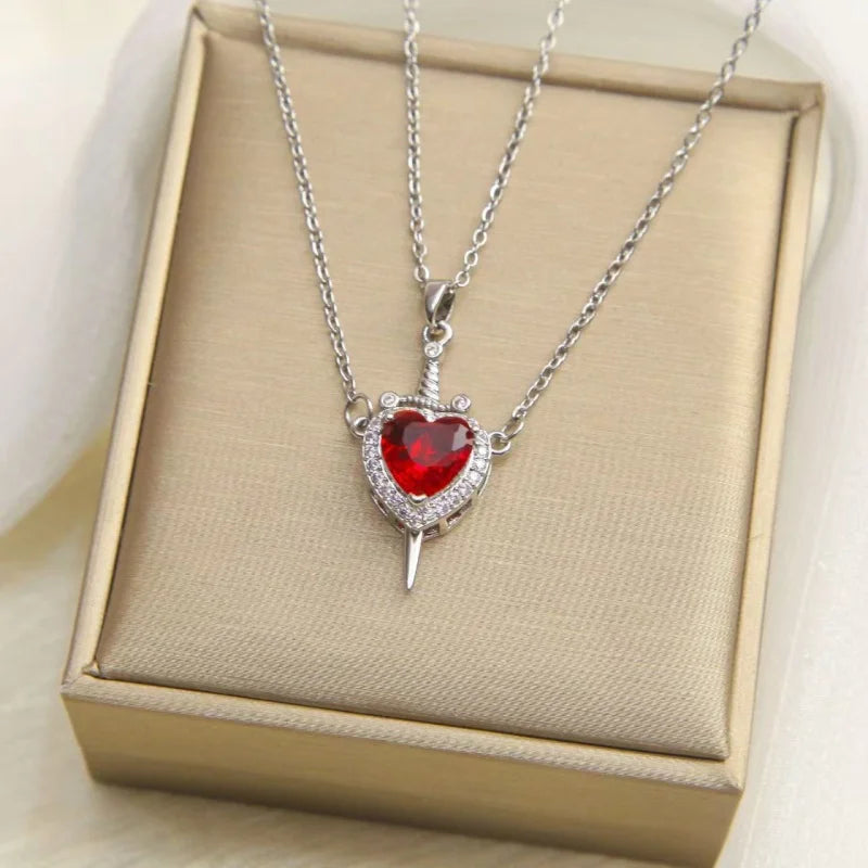 Collar de Corazón y Espada en Conjunto