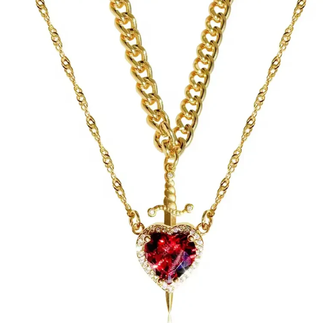 Collar de Corazón y Espada en Conjunto